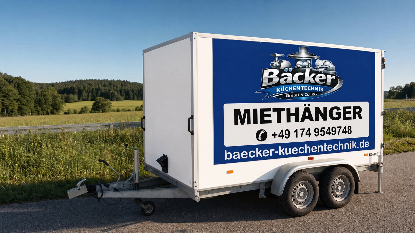 Mietanhänger von Bäcker Küchentechnik – Kofferanhänger mit Logo zur Vermietung